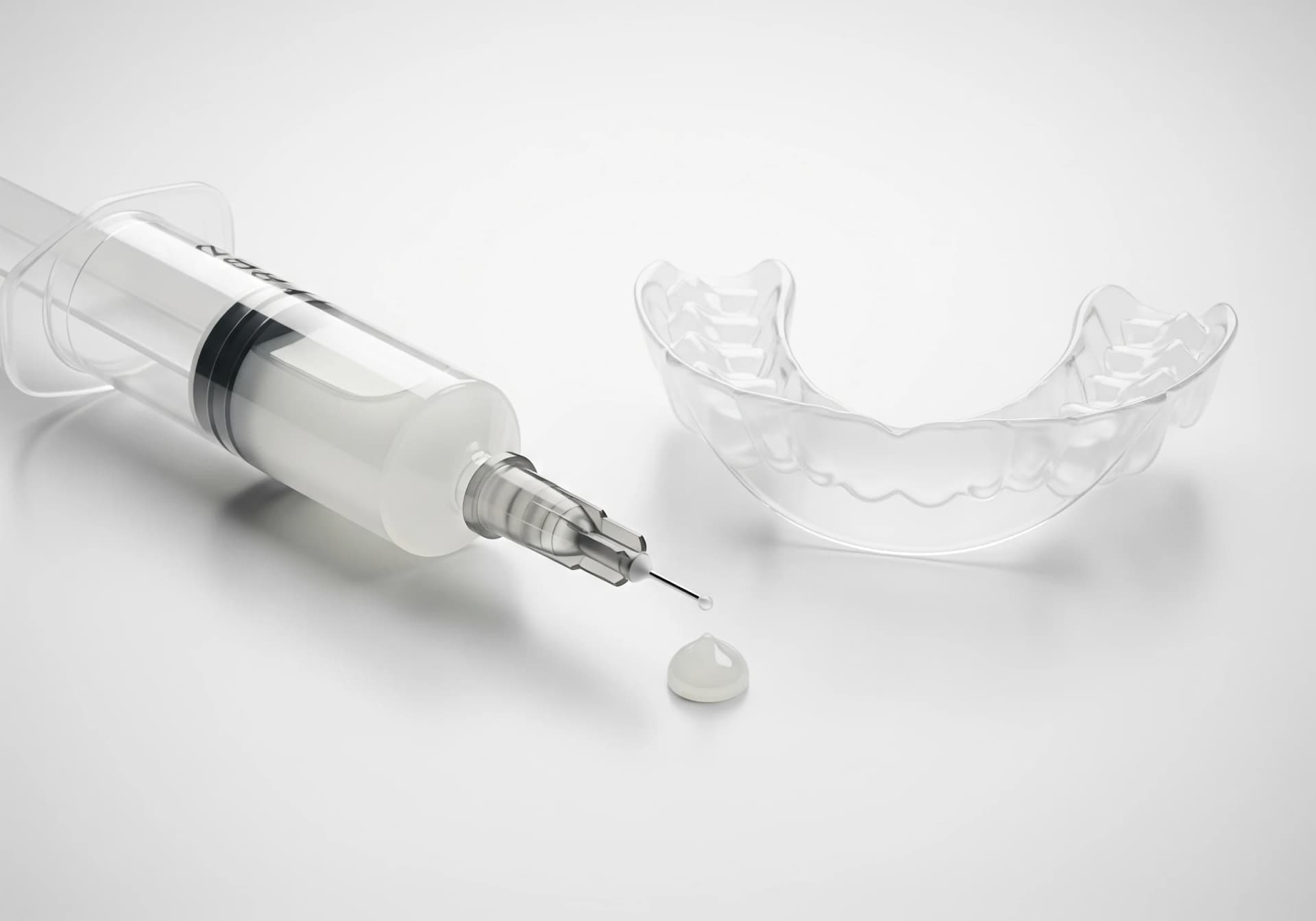 ホワイトニングの薬剤とマウスピース