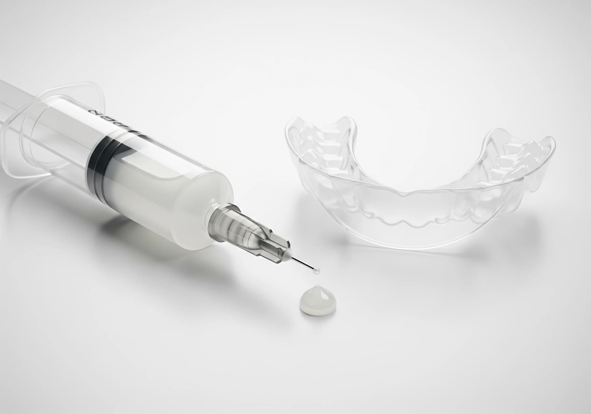 ホームホワイトニングの薬剤とマウスピース